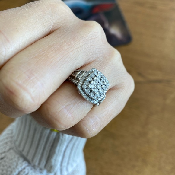 Beautiful Kay jewelers engagement ring - Picture 4 of 5